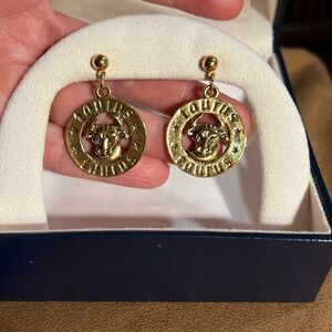 Vintage Avon Gold Tone Taurus Bull Zodiac Sign Round Dangle Pierced Earrings
